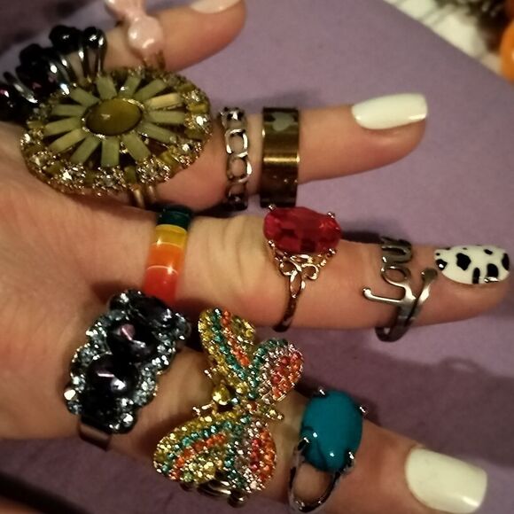 Lot or bundle of 18 different unique statement rings, all in excellent condition - Picture 14 of 16